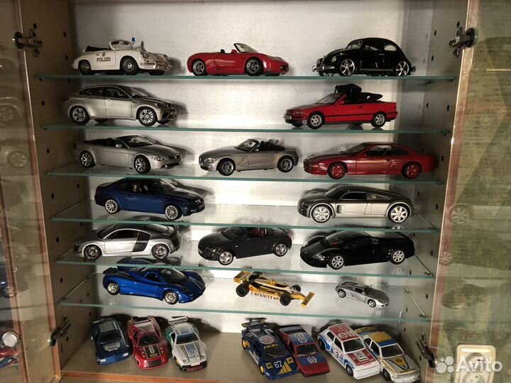 Коллекция моделей автомобилей масштаб 1:18
