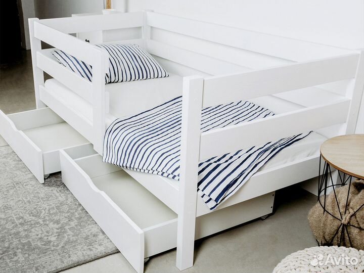 Детская кровать из массива