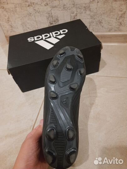 Футбольные бутсы adidas
