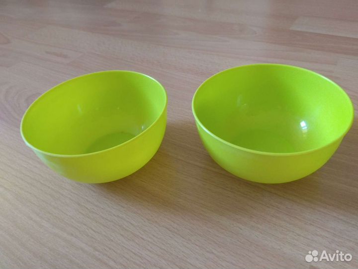 Новые Две пластиковые миски