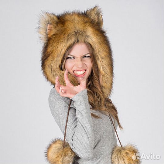 Меховая Зверошапка Лиса с помпонами