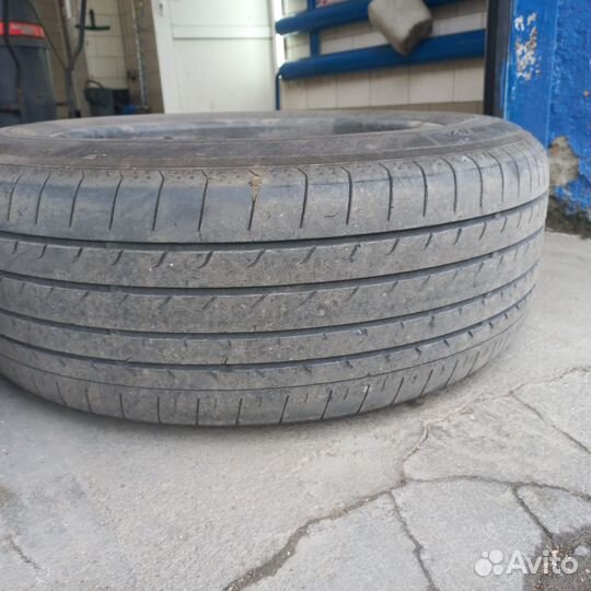 Yokohama BluEarth E75 235/60 R18