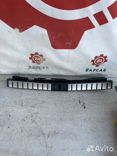 Lexus RX4 Накладка замка багажника