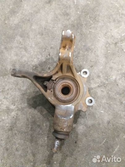 Кулак поворотный левый Ситроен С4 Пикассо