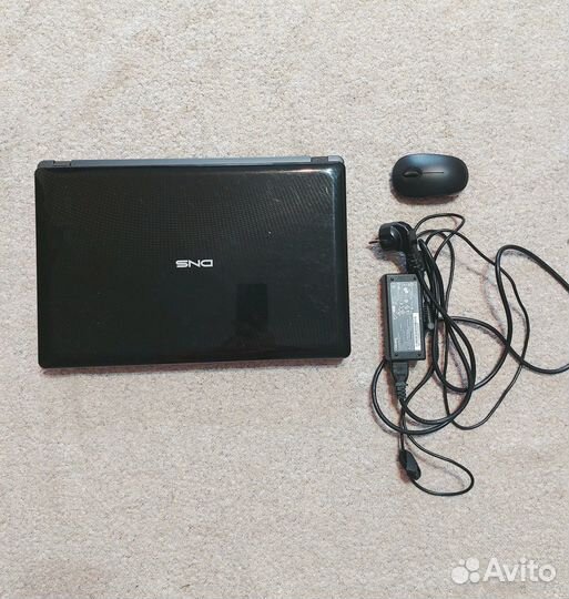 Ноутбук DNS w253EUq в рабочем состоянии D15,6