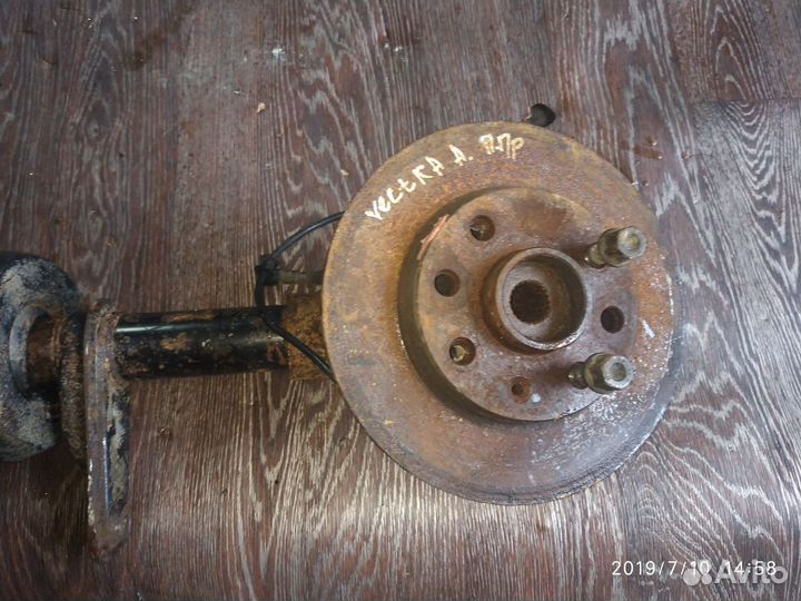 Стойка передняя правая Opel Vectra A 1988-1995