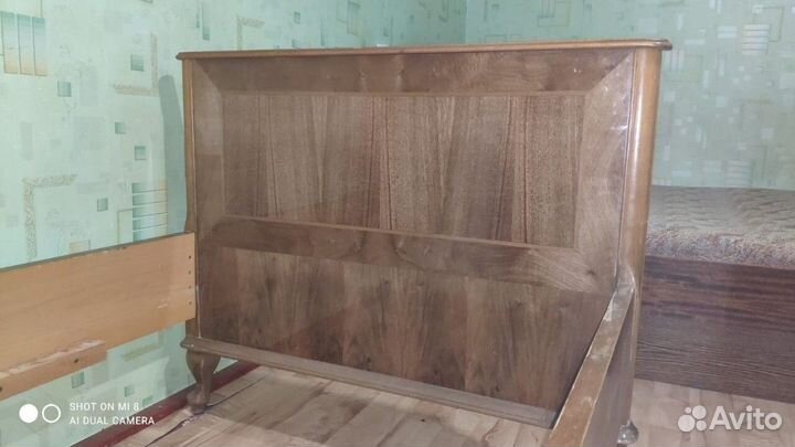 Кровать из массива дерева, Болгария