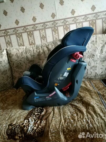 Автомобильное кресло