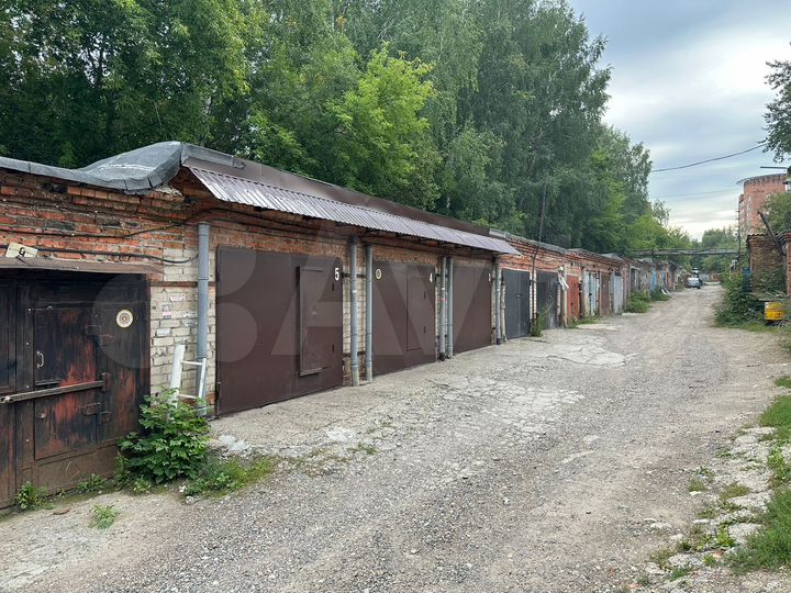 Гараж, > 30 м²