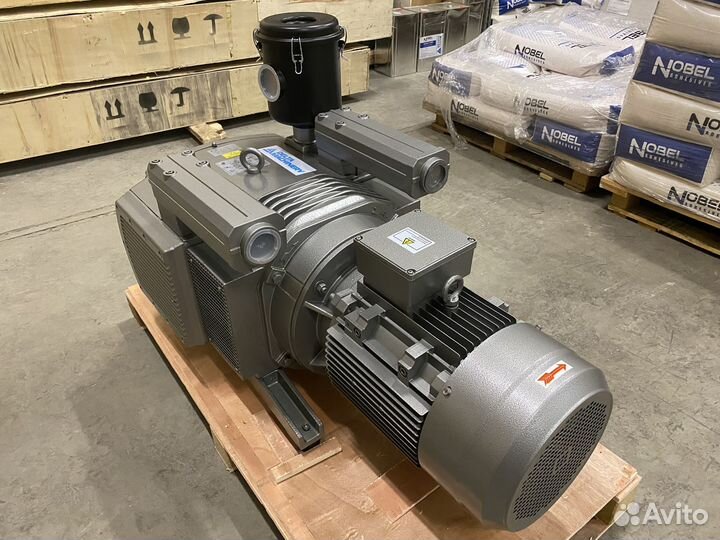 Пластинчато-роторный вакуумный насос