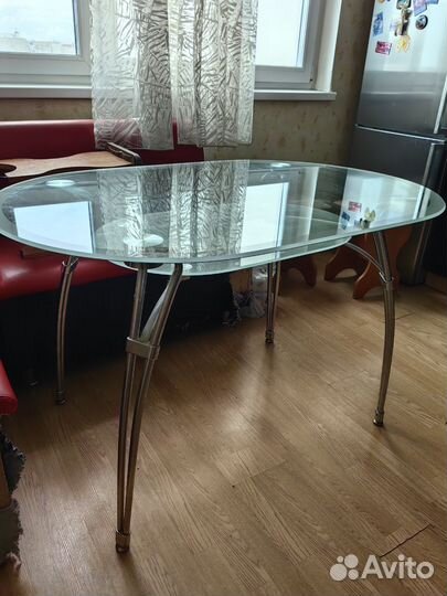 Кухонный стол стеклянный