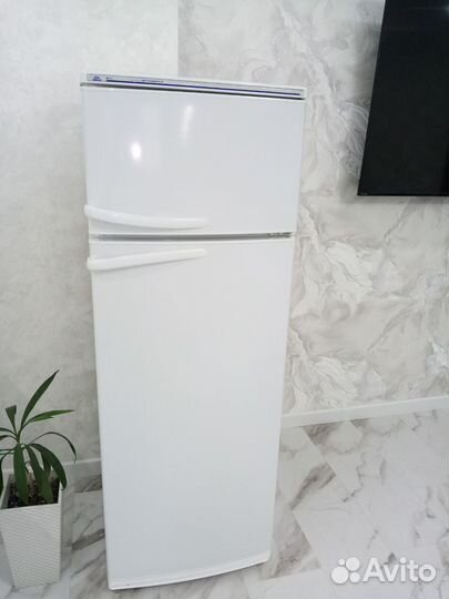 Продаю Холодильник Атлант