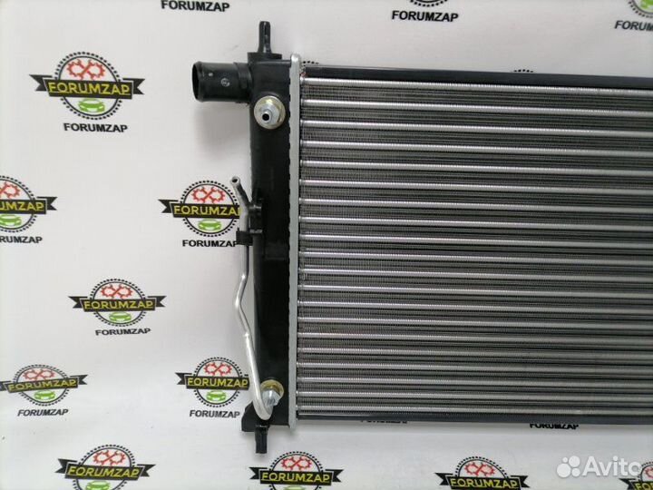 Радиатор охлаждения двигателя Hyundai Solaris