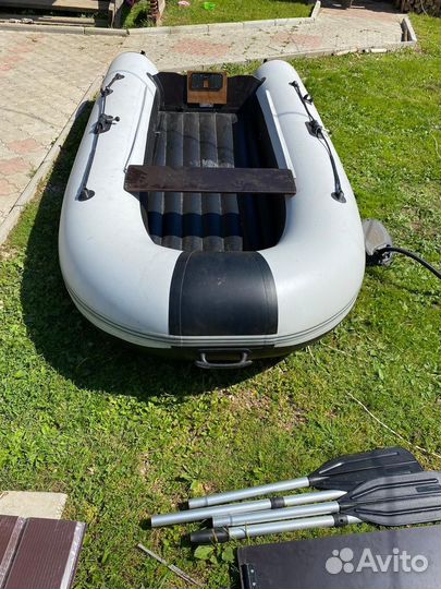 Продам лодку с мотором