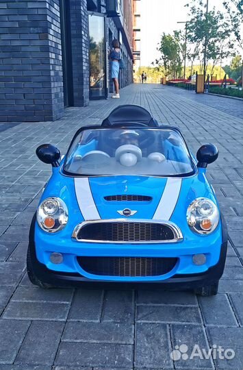 Детская машина на аккумуляторе с пультом