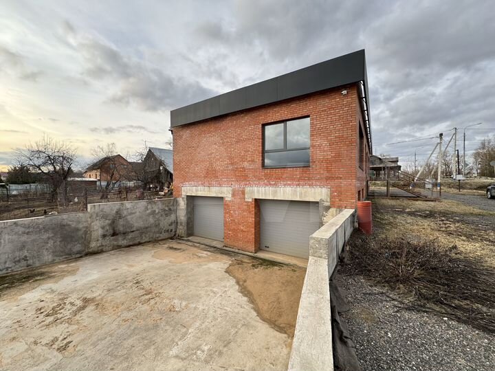 Здание, 325 м²