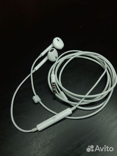 Проводные наушники