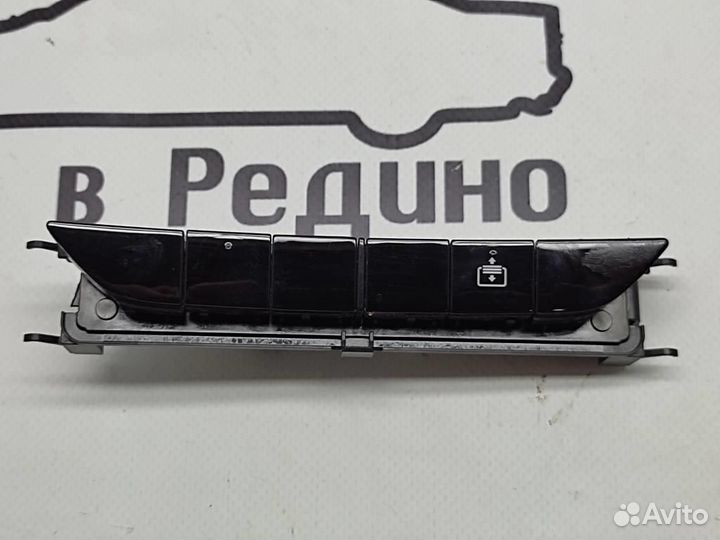 Кнопка задней шторки w222 S-class 656.929 2018