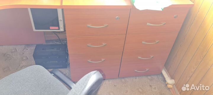 Офисный стол с сейфом и 2 тумбы