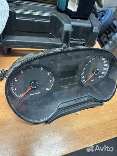 Volkswagen polo Панель приборов