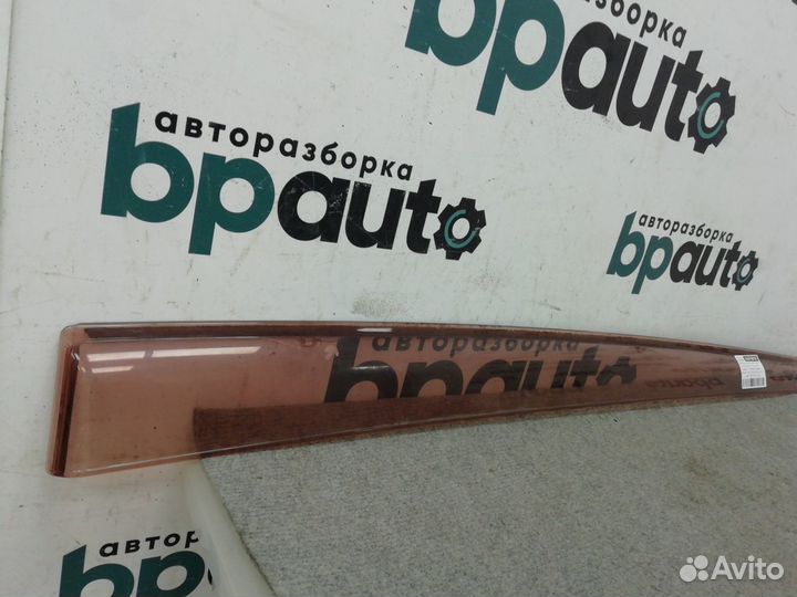 Ветровик задней левой двери Nissan Tiida