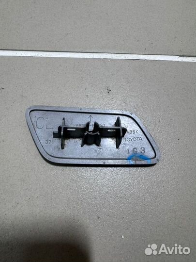 Крышка форсунки омывателя фар левая Toyota Land
