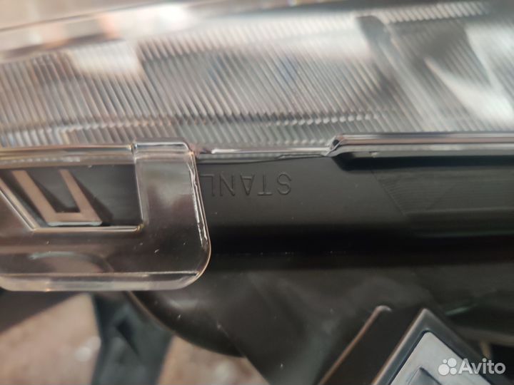 Фары Левая - Правая Toyota RAV4 2022 Оригинал