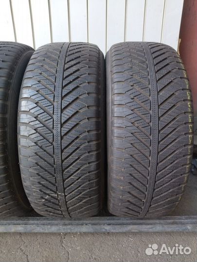 Goodyear Vector 4Seasons 225/55 R17