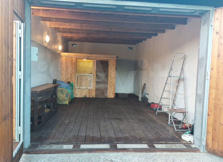 Гараж, > 30 м²