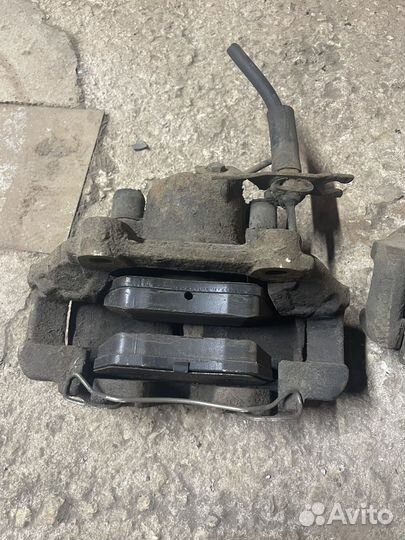 Суппорт передний VW Passat B5 Вентилир