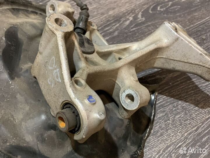 Задний левый кулак passat B M6 B7 CC