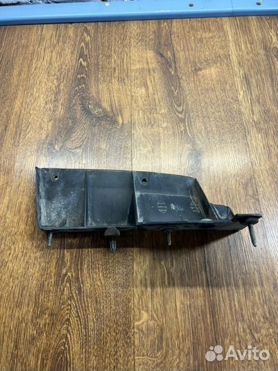 Кронштейн бампера задний правый Ford Focus 1 седан