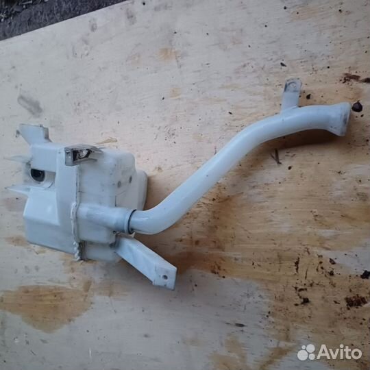 Бачок омывателя на Ниссан Ноте е11