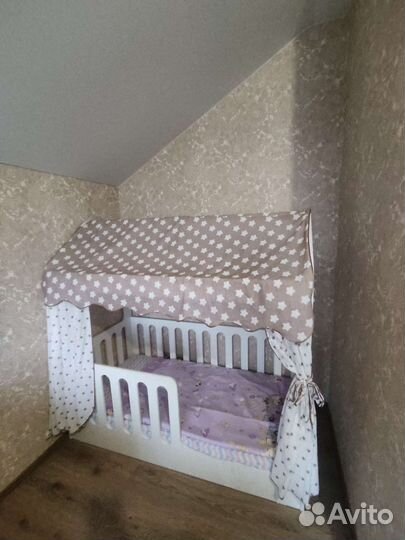 Детская кроватка домик