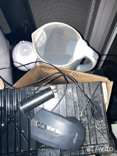 Пылесос и чайники и бигуди