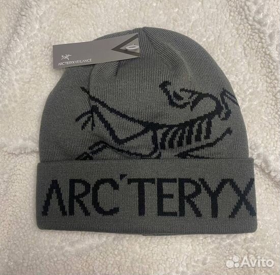 Зимняя шапка Arcteryx бежевая