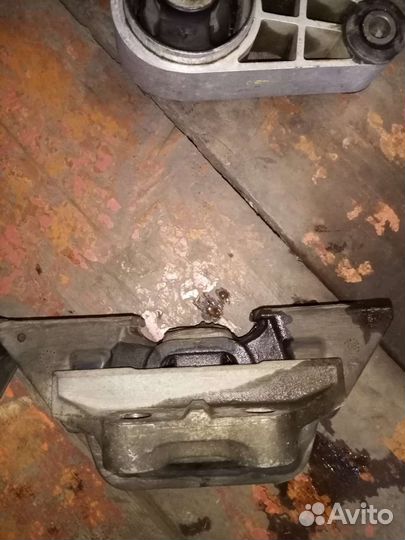 Подушка двигателя LDV