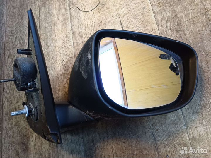 Правое зеркало Peugeot 301