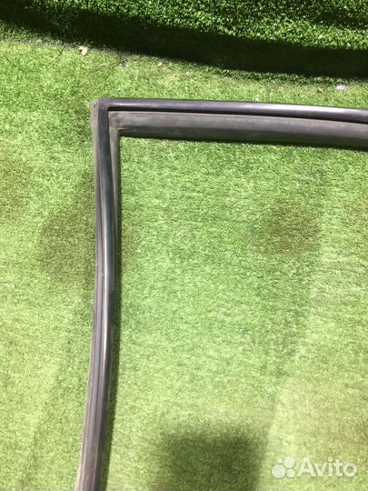 Верхний уплотнитель стекла передней двери Lacetti