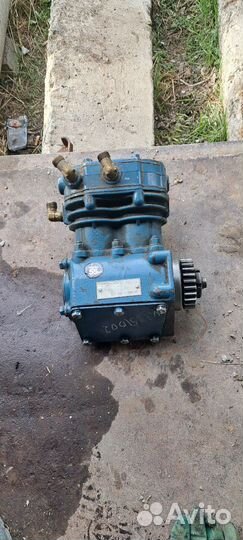 Двухцилиндровый компрессор