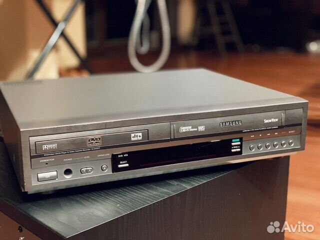 Проигрыватель CD и VHS в одном