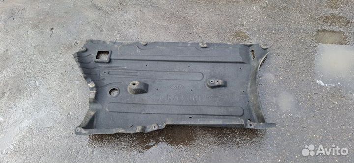 Защита антигравийная правая Kia Carnival KA4 D4HE