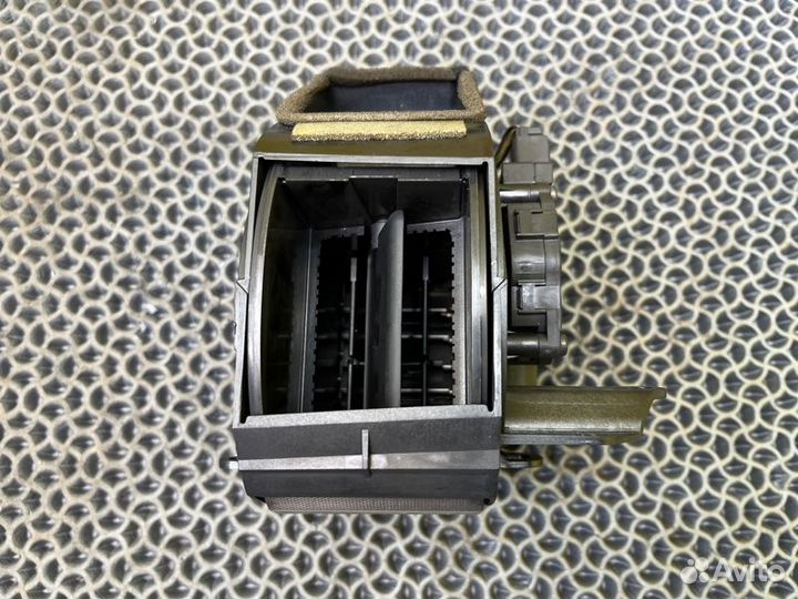 Дефлектор обдува правый Jaguar Xf X250 3.0 V6