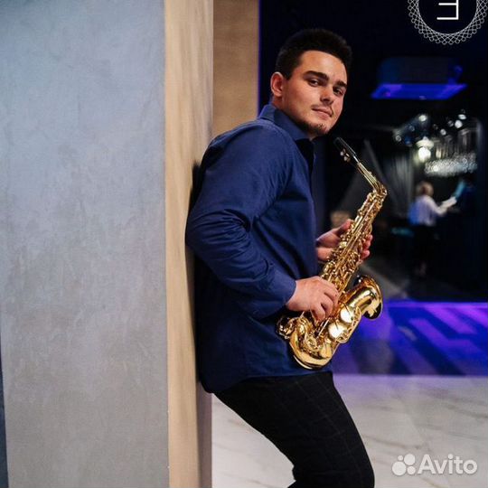 Саксофонист на праздник