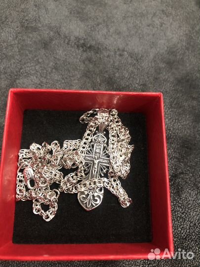 Серебряная цепь и крест