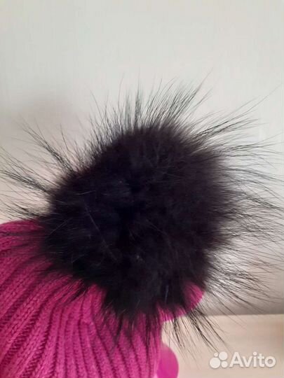 Шапка вязаная со Swarovski и натуральным помпоном