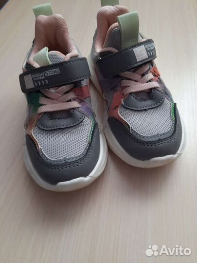 Кроссовки для девочки 27р