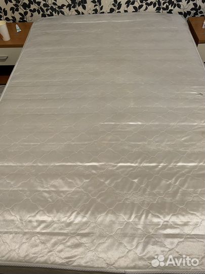 Кровать с матрасом 140 200