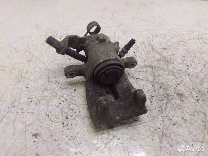 Тормозной суппорт задний левый Opel Zafira B 2008