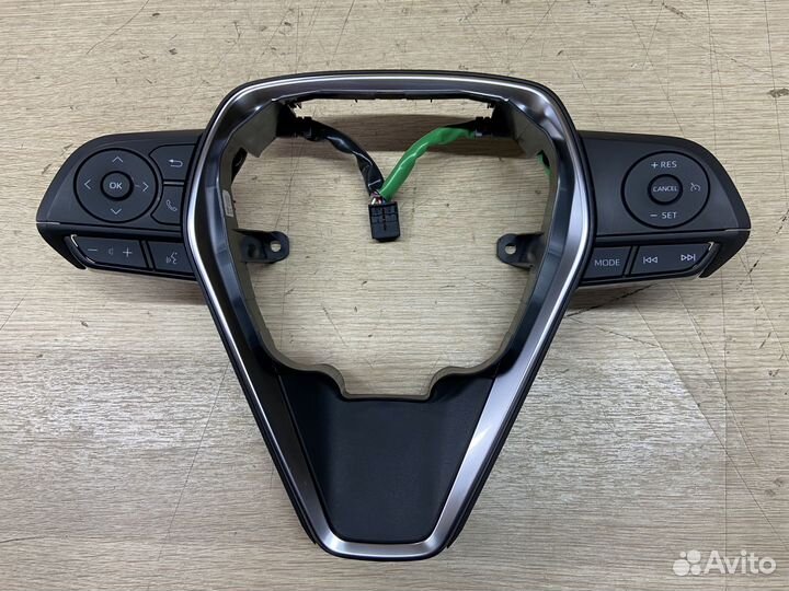 Блок кнопок руля Toyota Camry 75